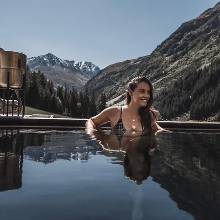 Alpine Sportalm Hotel Sankt Leonhard im Pitztal