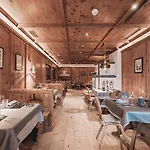 Alpine Sportalm Sankt Leonhard im Pitztal